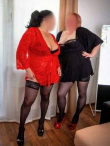 ДВЕ СОЧНЫЕ ВИШНИ